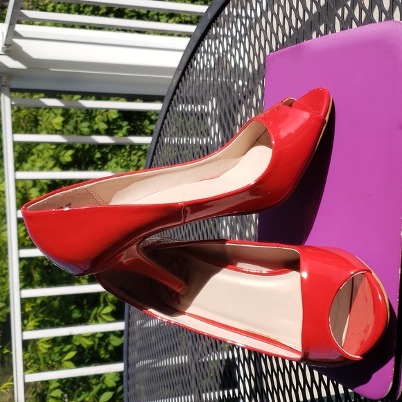 Fergalicious Red Heels - Picture 1 of 7